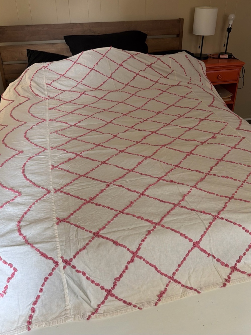 68x85 Vintage White Cotton Bedspread with Pink Lattice Pattern - Embroidered